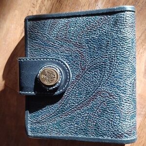 Genuine Leather Vintage Liz Claiborne Wallet.